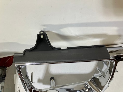 Toyota Pickup 1987-88 4WD 4Runner Sr5 RIGHT Headlight Door Chrome /black AM - Picture 3 of 5