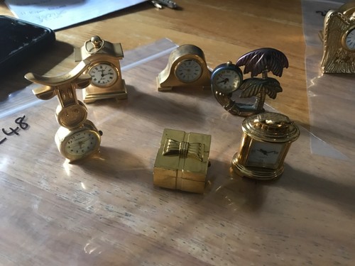 Miniature Quartz clocks and other makes. Over 100 clocks - Foto 470 di 470