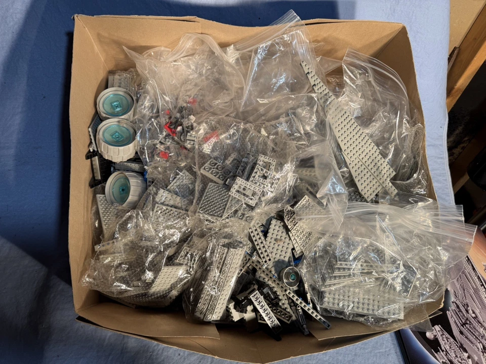 LEGO Star Wars UCS Star Destroyer 10030 - 90% Complete + Manual  - Image 2 of 4