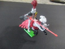 Britains Mounted Knights "Knights of the Sword" 1/32 Red and white Cape Knight