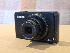 Canon Powershot S90