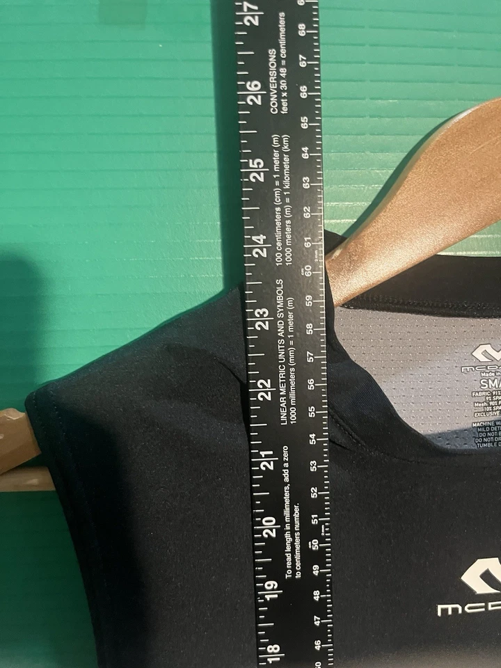 Camisa de compresión McDavid XS para mujer | Negra sin mangas | Absorbe la humedad | Ver Foto 3 de 4