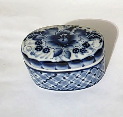 Gzhel Trinket Box Oval Lid Blue White Hand Made Painted Flowers Floral Russian