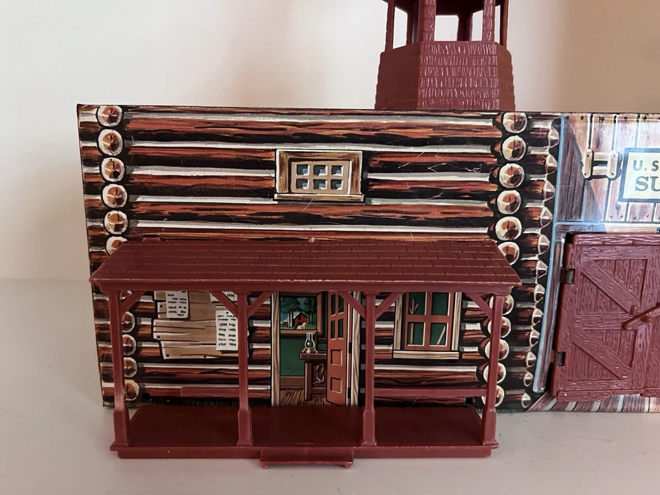 MARX FORT APACHE 1960’s CAVALRY SUPPLY CONSTRUÇÃO EM LATA - VERMELHO MARROM-HTF- COMPLETO - Imagem 4 de 4