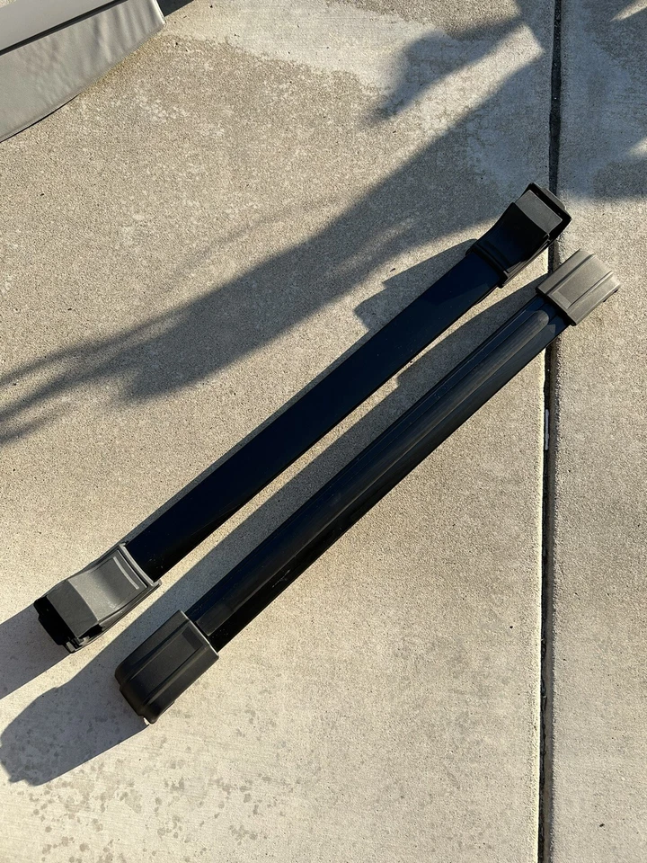 Cadillac SRX 2010-2016 equipamiento de riel transversal portaequipajes de techo 19171186 ranura en T negra OEM GM Foto 2 de 4