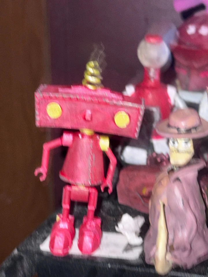 Custom resin printed hand painted Bad Robot 3 inch figure - Image 2 of 4