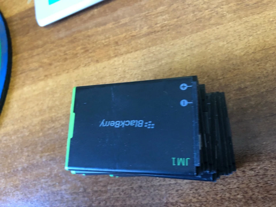 Baterías originales BlackBerry JM1 Bold Touch 9900 9910 9930 9850 9860 Foto 3 de 4