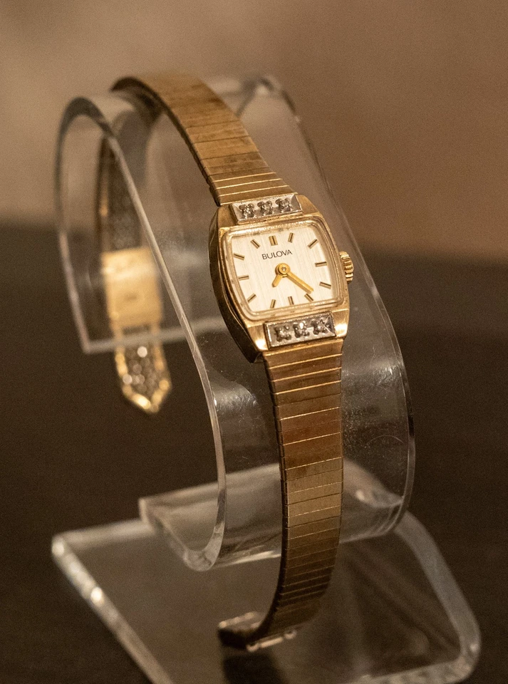 Reloj de cóctel Bulova 1978 vintage chapado en oro de 10 quilates, diamantes genuinos Foto 2 de 4