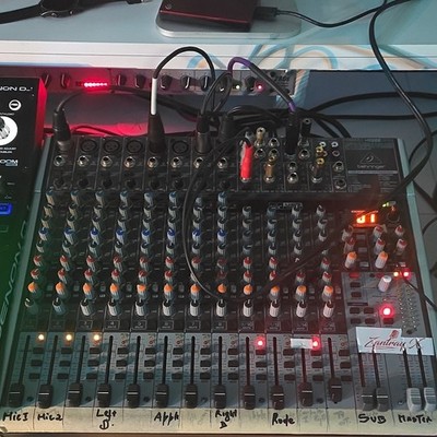 Behringer Xenyx X2222USB 22-Channel Mixing Console USB Interface, Phantom Power