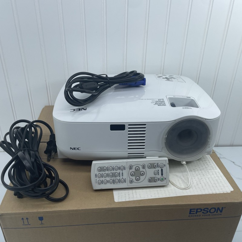 NEC VT695 Projector Multimedia/Data 1080i 1024x768 VGA DVI RCA S-Video 50031742