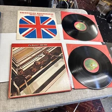 Beatles Red label 1962-1966 -Apple- OG 1973 Press EAP9033 Japan NM w/ Booklet