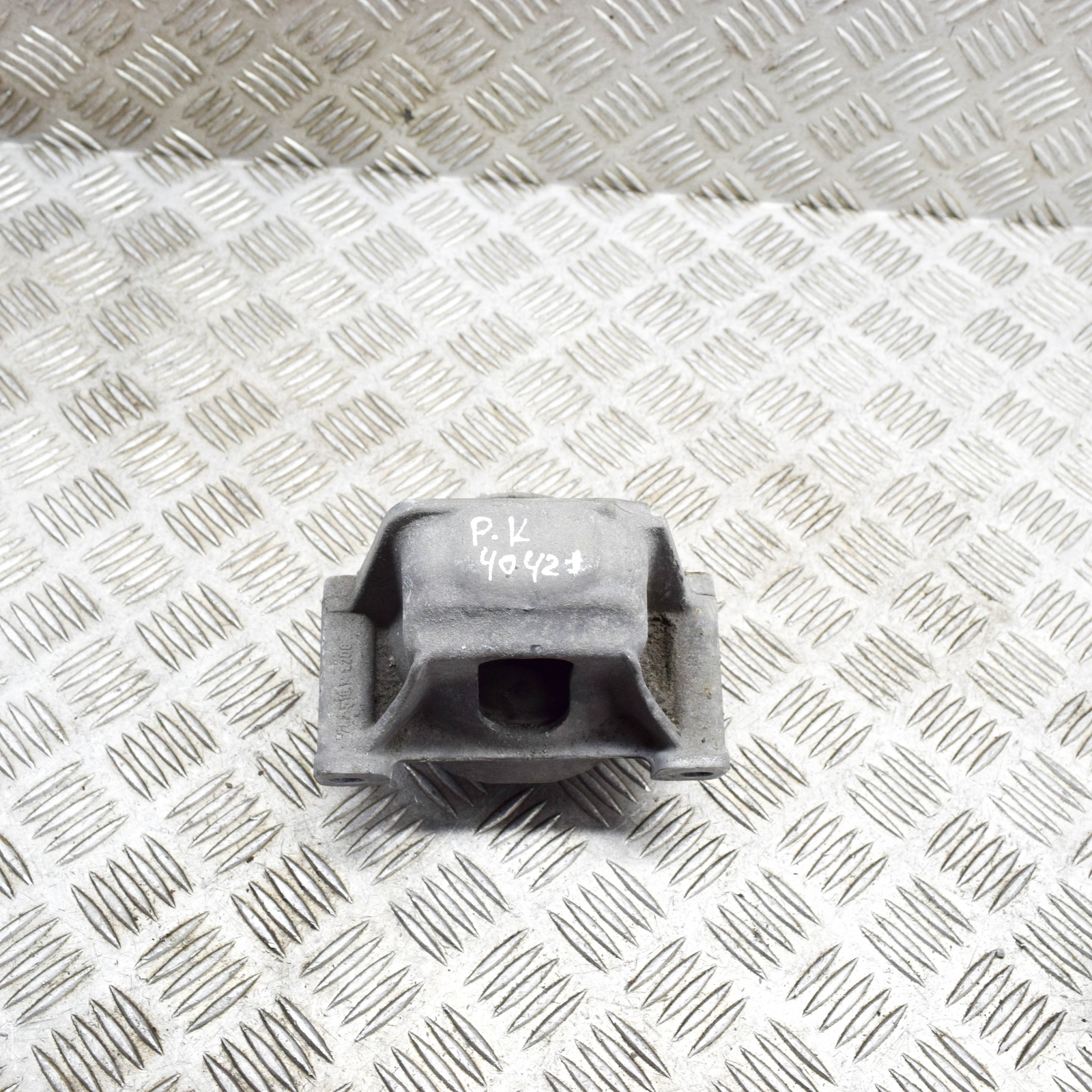 AUDI A4 Avant B8 Left Side Engine Mount 8R0199381 1.8 Petrol 125kw 2013