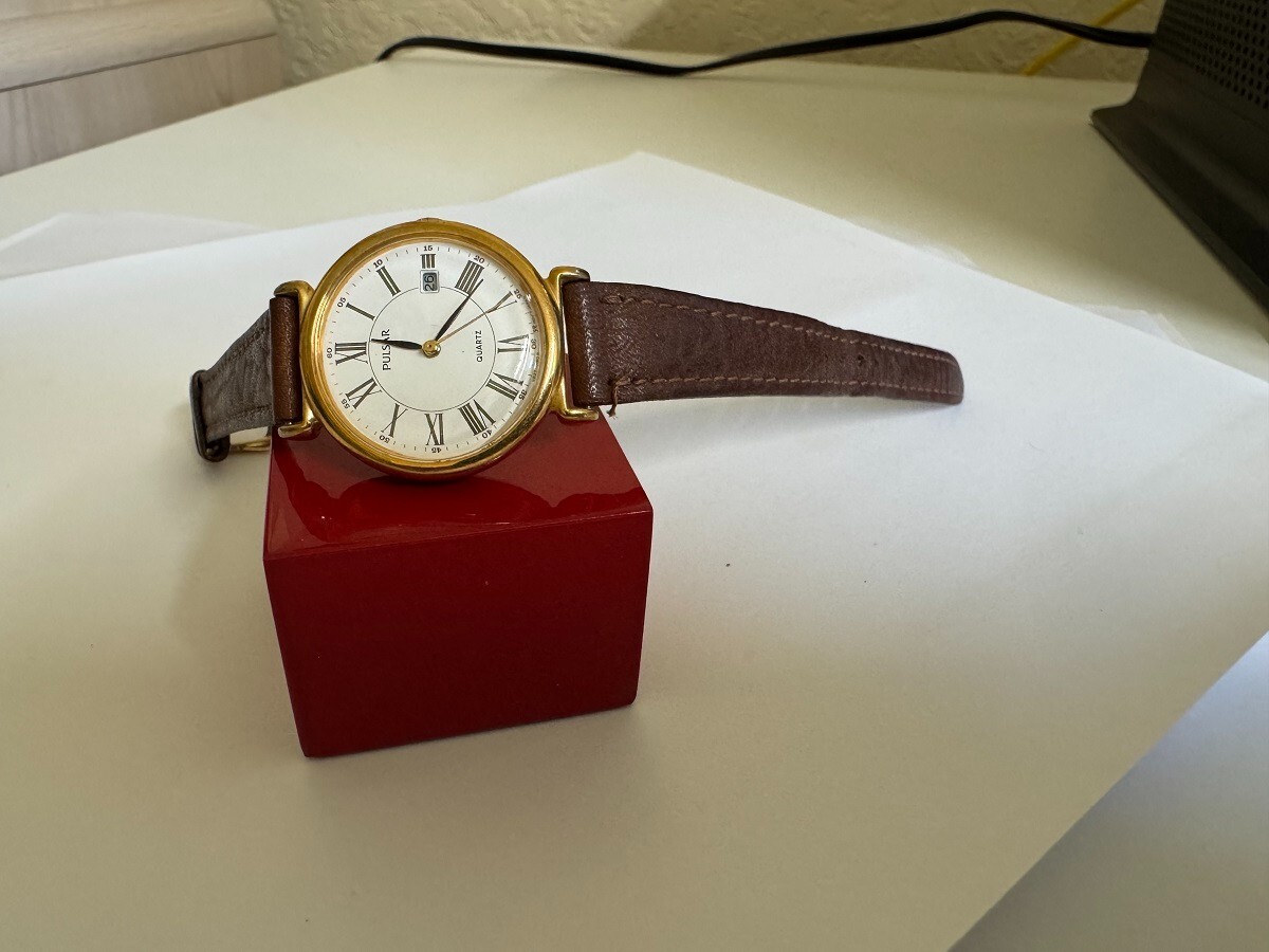 Seiko Women\'s Watch with Brown Leather Strap and Gold-Tone Case Vintage 1990s Seiko Ladies Watch: Gold Tone Case, Brown  main image 2