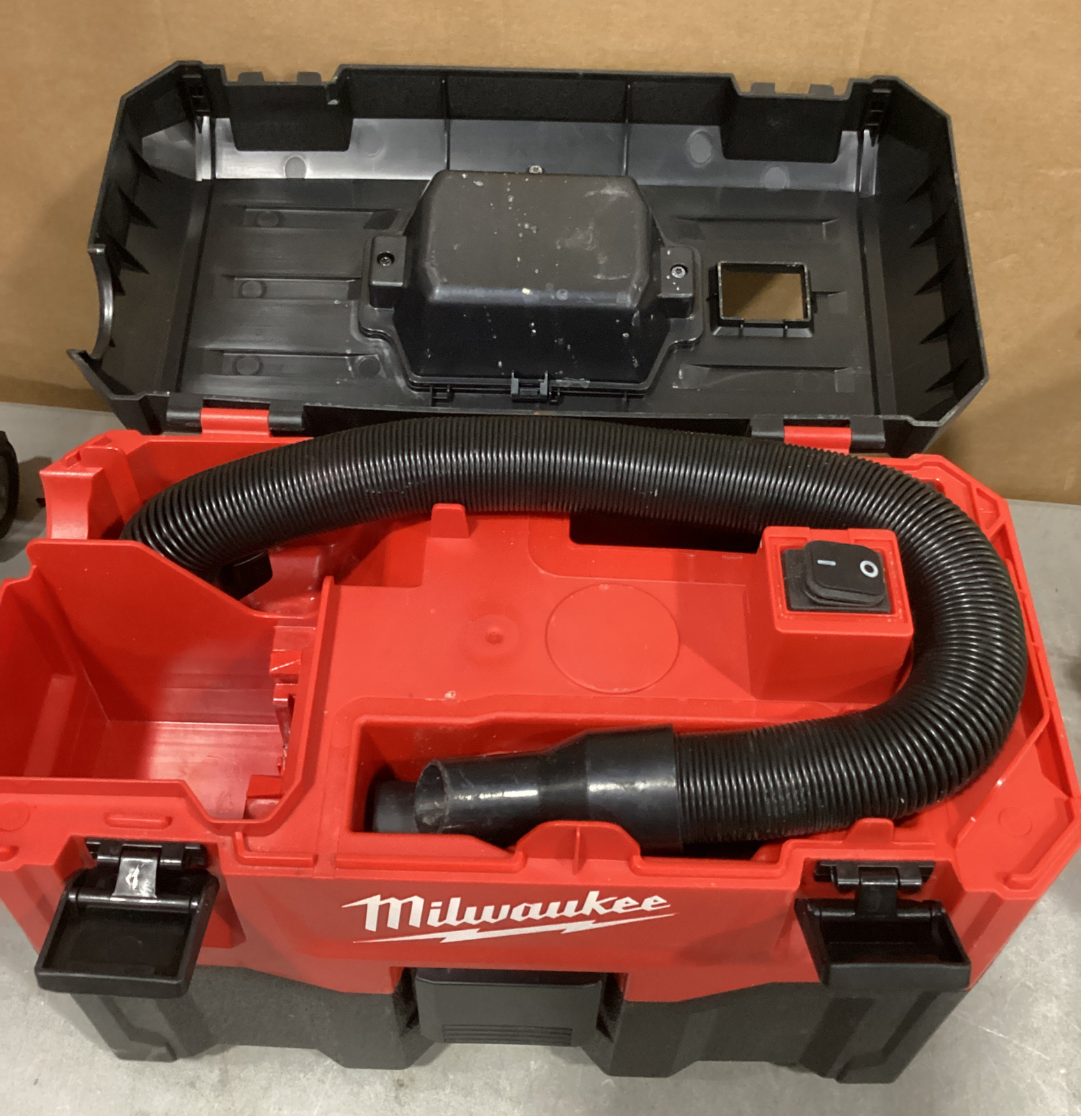 FOR PARTS Milwaukee 088020 Wet/Dry Vacuum Cleaner (Broken Hose&Missing