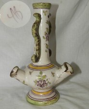 Vase ancien en faïence (Moustiers?) hauteur 24 cm "en l'état" VOIR SIGNATURE