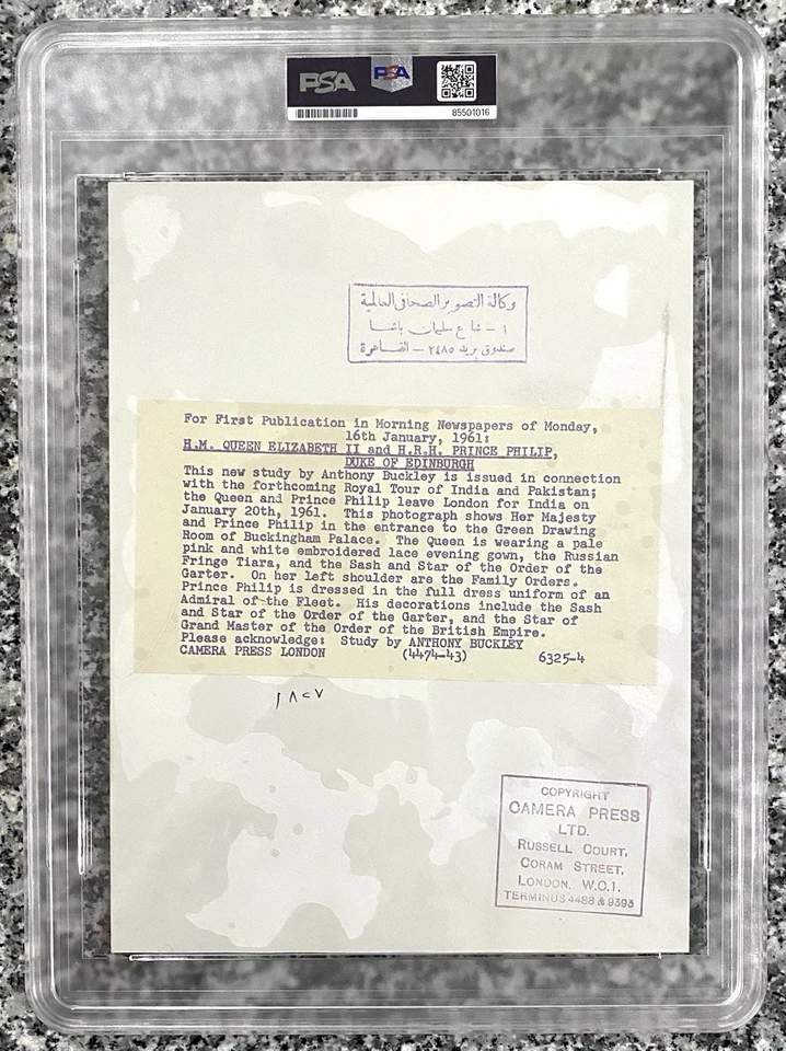 1961 Rainha Elizabeth II “Retrato do Palácio de Buckingham” PSA Tipo 1 Foto Original - Imagem 2 de 2