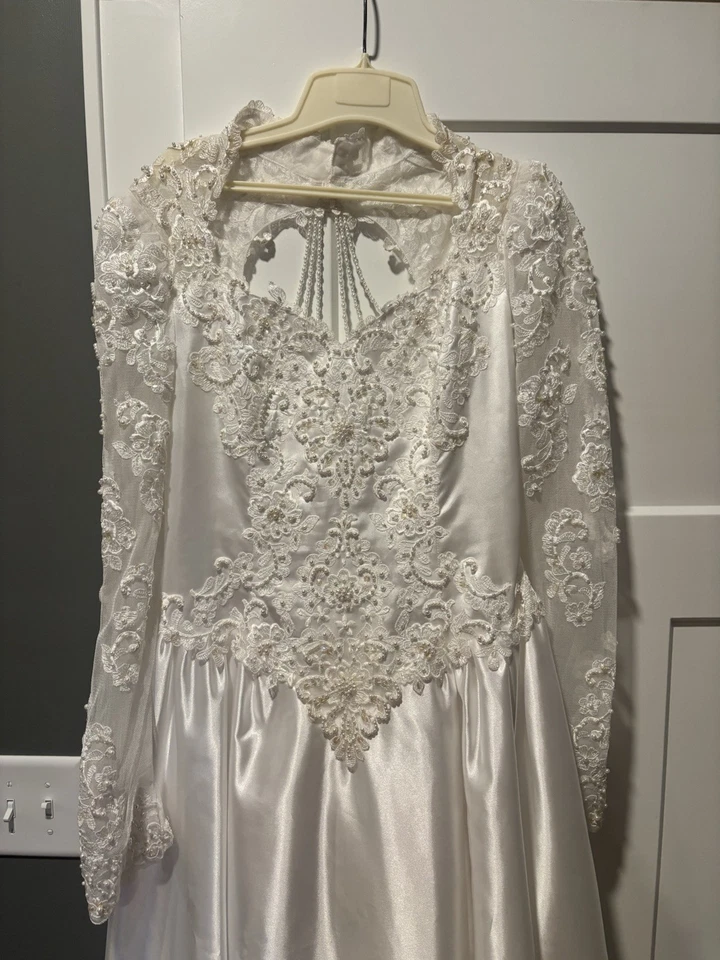 Vintage Eden Bridal Long Train Size 16 White Lace / Pearl Sequin Embroidery - Image 2 of 4