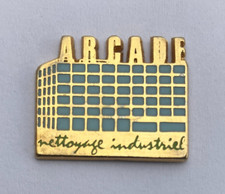 36 - Pin's SOCIETE DE NETTOYAGE INDUSTRIEL ARCADE