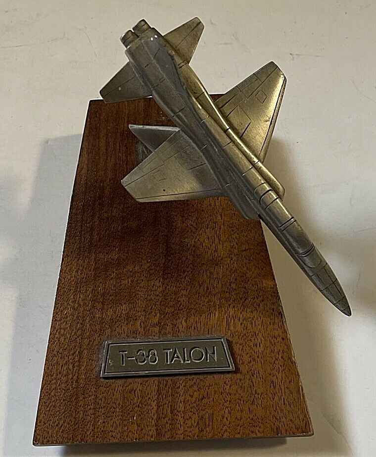 NORTHRUP U.S. AIR FORCE T-38 TALON SUPERSONIC pewter DISPLAY MODEL