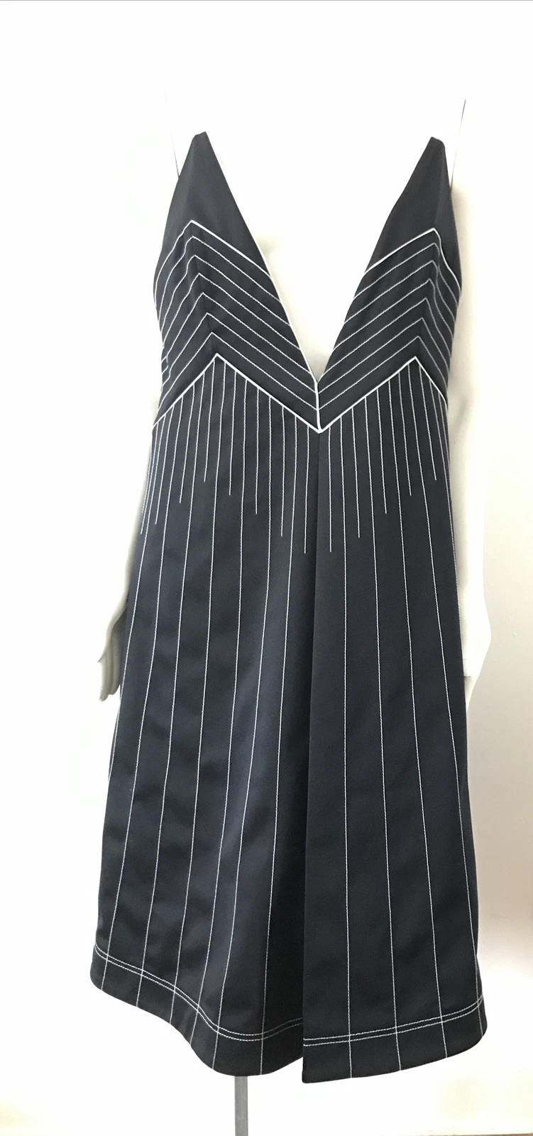 Abito in jersey senza maniche Valentino con cuciture a contrasto in perfette condizioni taglia 10