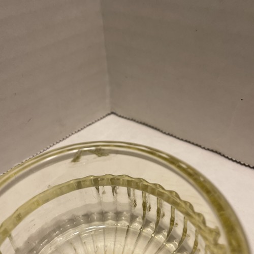 Antique Pale “Yellow”Glass Trinket Box 3 in Wide 2” T.  Scalloped, Jewlery *read - Bild 6 von 10