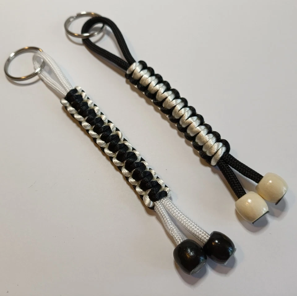 Portachiavi Fatto A Mano Calcio serie Juventus in Corda paracord 3mm Idea Regalo - Immagine 4 di 4