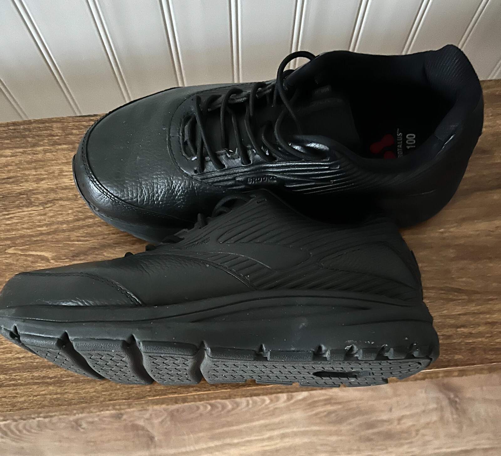 Brooks Addiction walking shoes Black leather size 10 … Gem