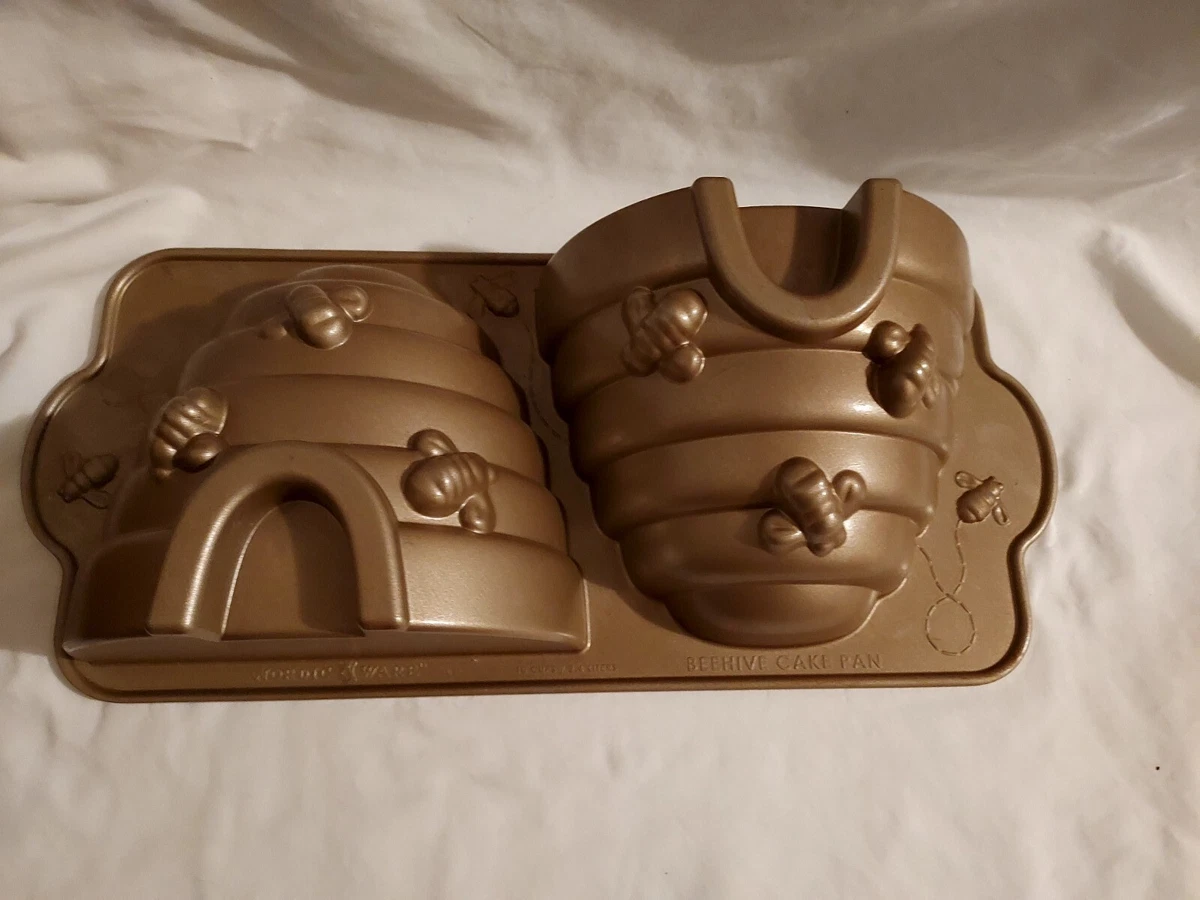 Nordic Ware 3D Bee Beehive 10 Cup Cake Pan Mold