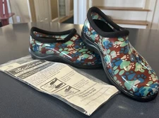 NWOT Women’s Paw Print Sloggers Size 10 Slip On Waterproof USA w/ Extra Insoles