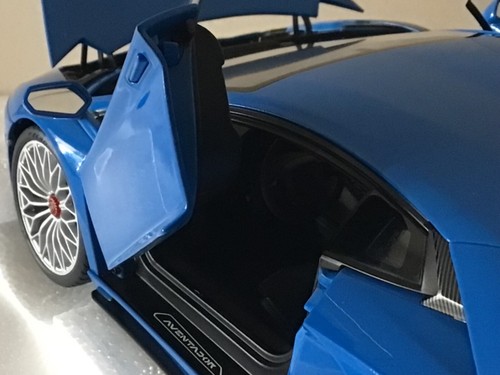 1/18 scale Autoart Lamborghini Aventador S in Blu Nila / Pearl Blue Black Int - Picture 11 of 24