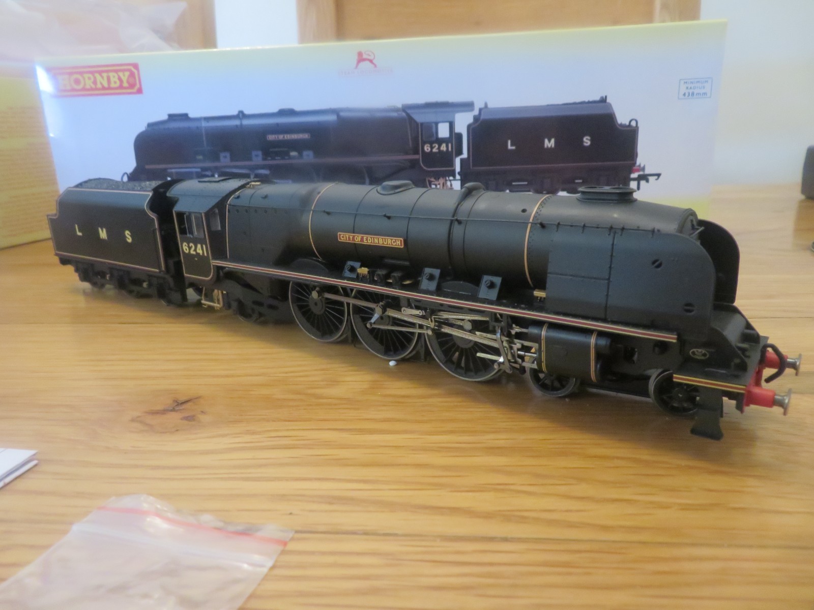 R3681 Hornby OO Class 8P 'Princess Coronation' 'City Of Edinburgh - VGC