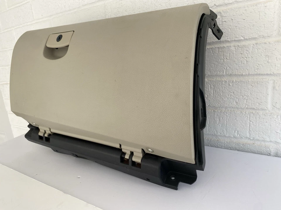 Subaru Legacy Outback 2010-2014 OEM tablero guantera compartimento de almacenamiento Foto 2 de 4