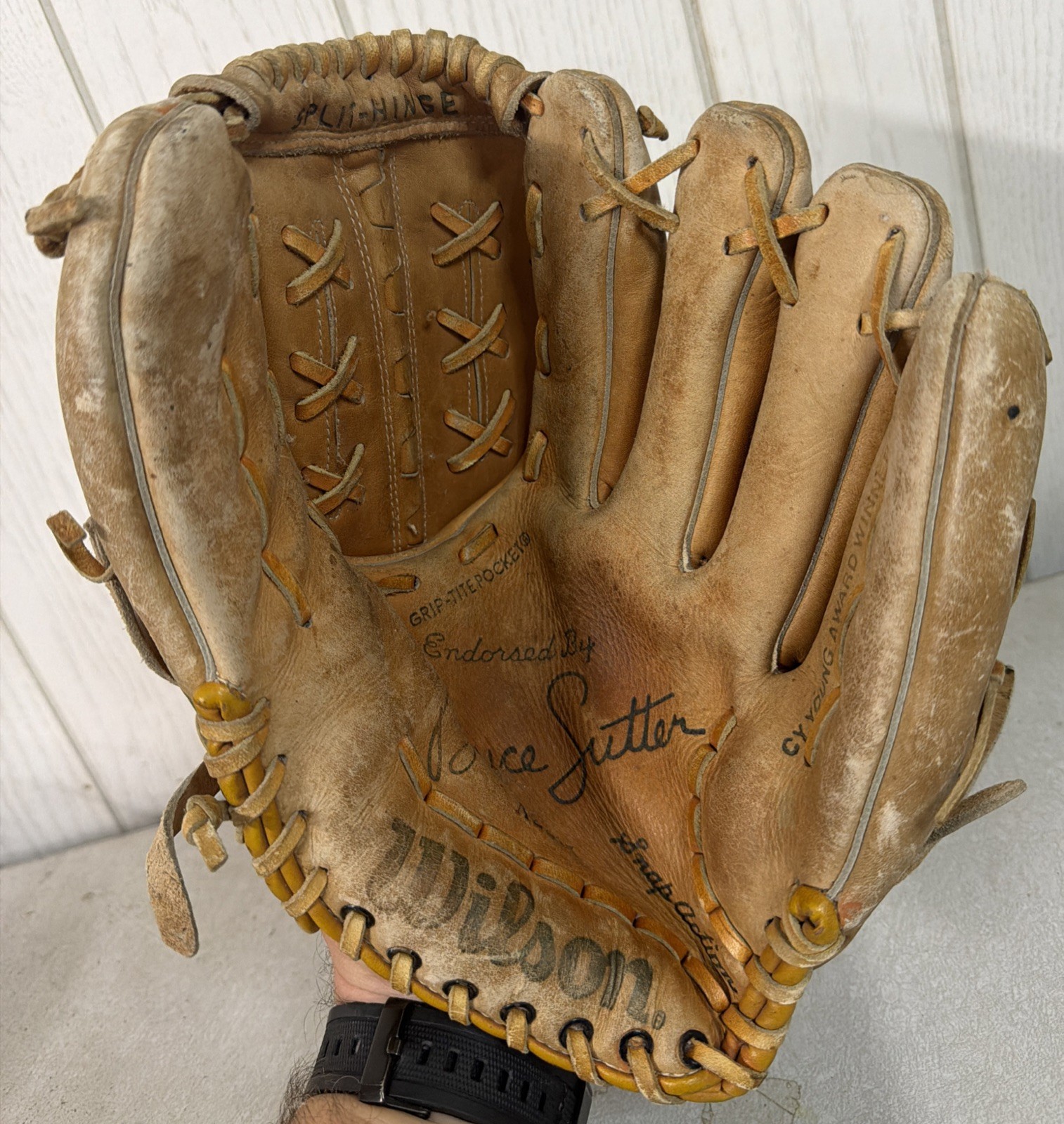 Wilson 12" Bruce Sutter Autograph Model A2245 Baseball Glove RHT Cy Young Award