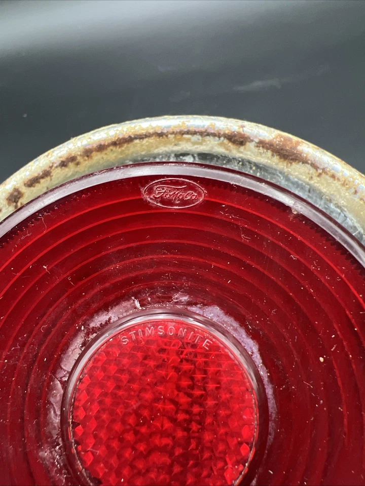 Luz trasera Ford Customline 1952 FRST-52 Foto 4 de 4