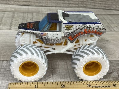 Spin Master Monster Jam 1:64 Truck - Earth Shaker Gears & Galaxies