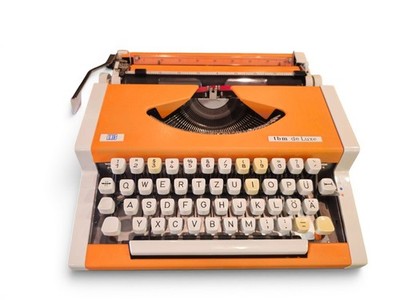 Typewriter TBM DE LUXE UNIS Soviet Yugoslavia Latin English Text Late 1980s