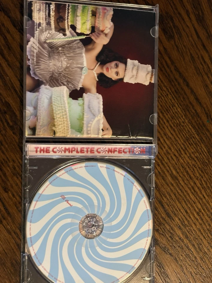 Katy Perry Teenage Dream Complete Collection Lenticular Cover, CD (2012) Foto 4 de 4