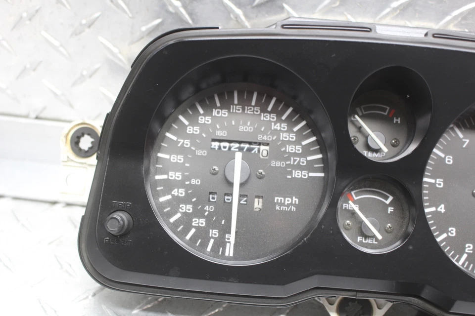 Honda CBR1000F 1990 medidores (40.274 millas) Foto 3 de 4