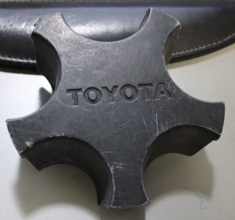 TOYOTA CELICA SUPRA OEM CENTER HUB CAP BLACK 716958 Foto 2 de 4