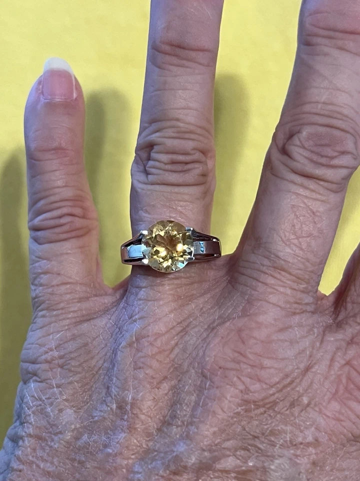 Hermoso anillo para mujer de 3,30 CTW AA citrino y oro blanco rodio sobre ley Foto 2 de 4