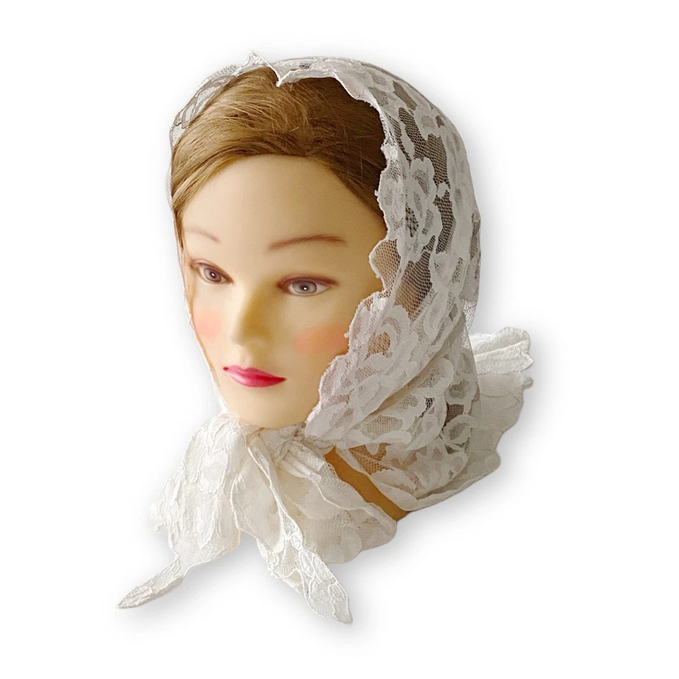 Cachecol vintage branco floral renda chantilly em forma de triângulo borda recortada - Imagem 4 de 4