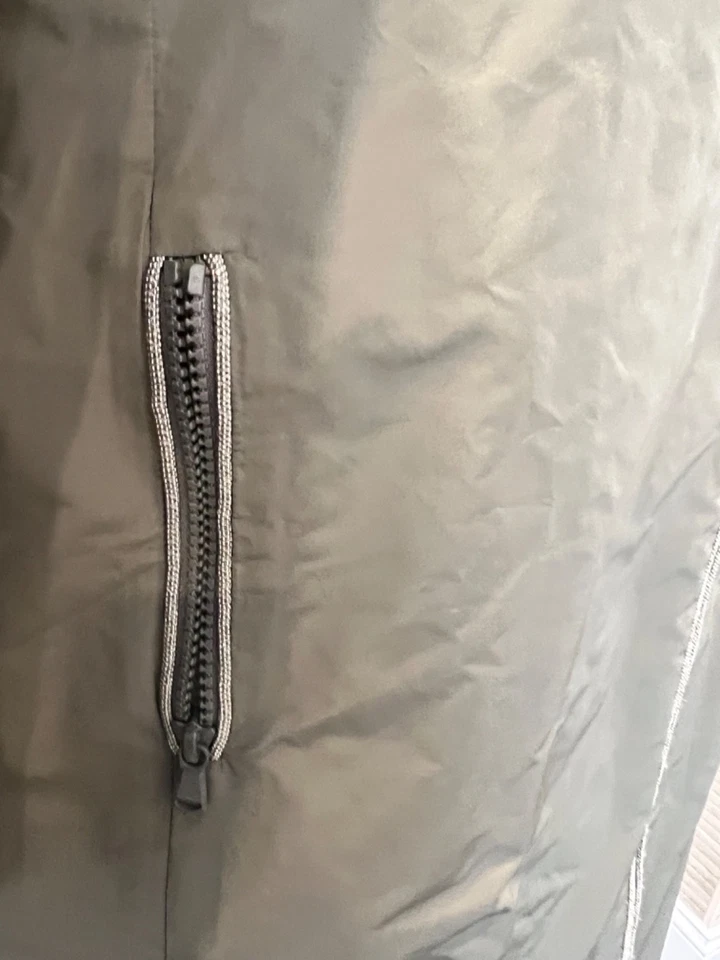 Abrigo de lluvia cortavientos Brunello Cucinelli color caqui. Talla 44/8-10 Foto 4 de 4