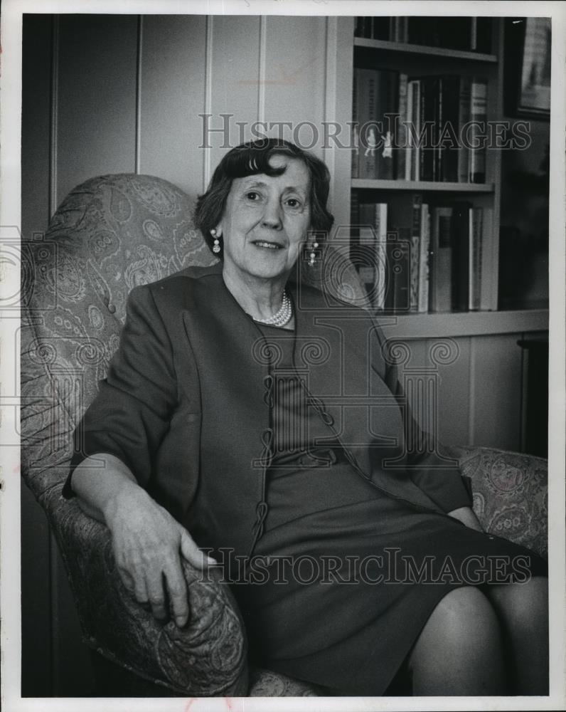 Elizabeth Kerr Actress 60 Photos - Moonagedaydream.film