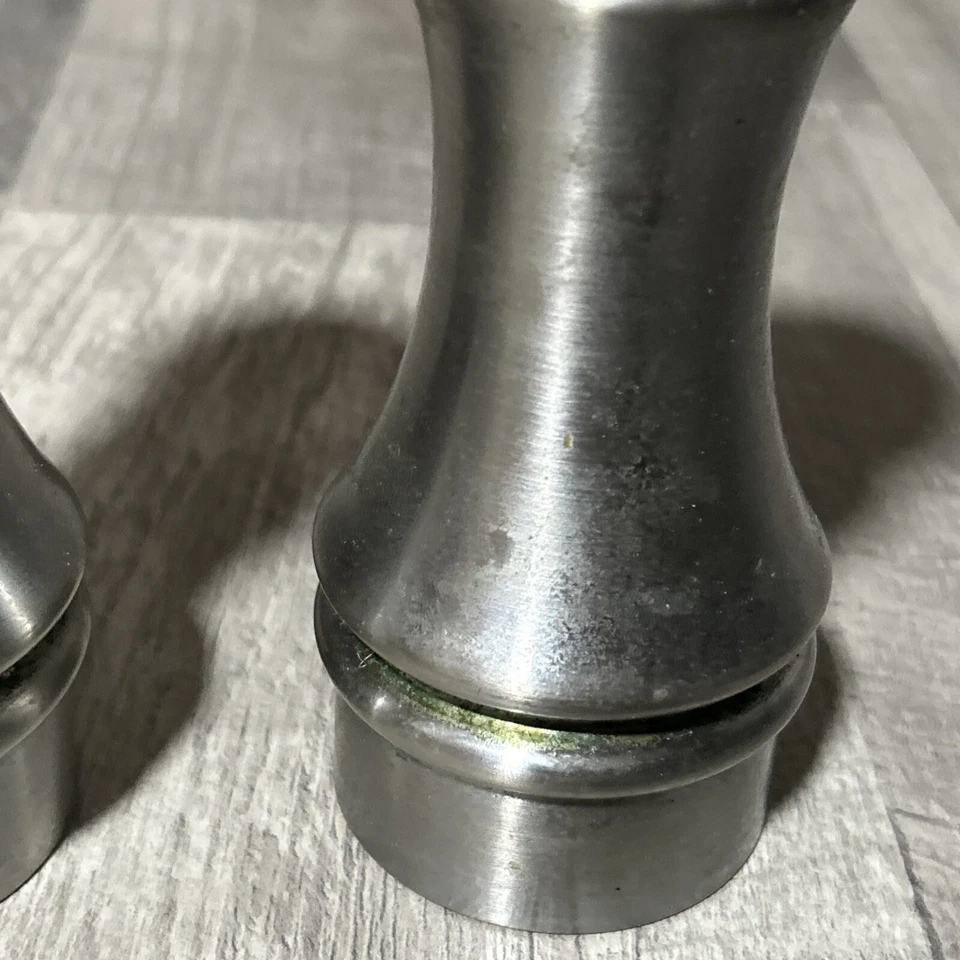 Conjunto de moinho de sal e pimenta William Bounds 7" Knight metal escovado W17 - Imagem 4 de 4