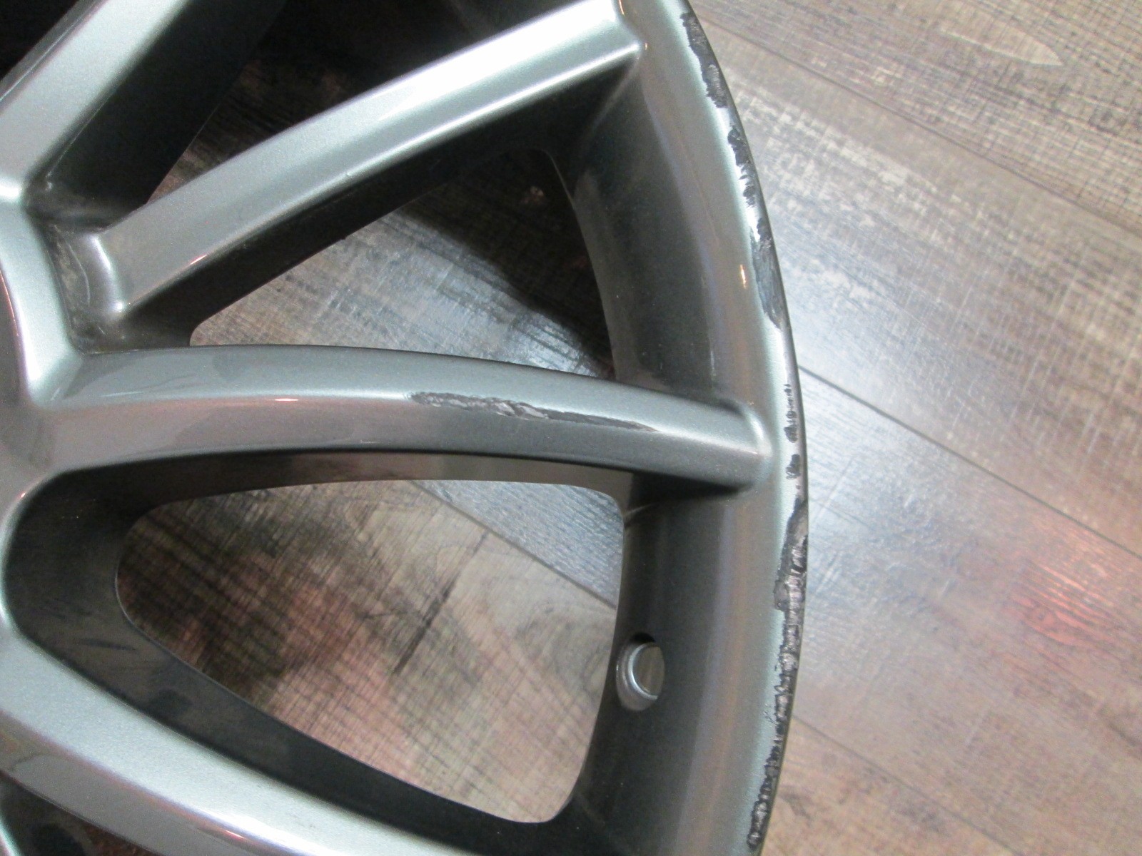 Maserati Quattroporte Front Wheel / Rim # 247163 / 82126103
