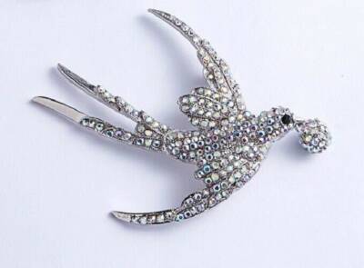 Atemberaubende Diamant versilbert Vintage Look fliegender Vogel Weihnachten Brosche Anstecknadel B7