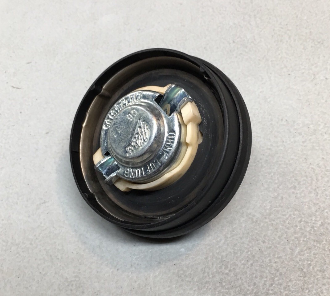 One New Genuine Fuel Tank Cap 2154700105 for Mercedes MB One New Genuine Fuel Tank Cap 2154700105 for Mercedes MB