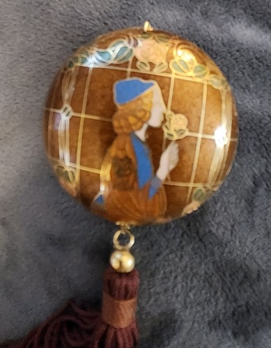 Vintage großer 7" doppelseitiger Cloisonne Anhänger mit Quaste Renaissance Frau ohne Kordel - Bild 3 von 3