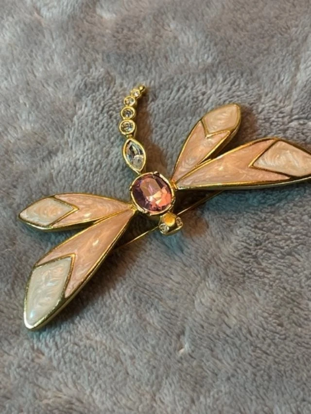 Signed KJL Avon  Dragonfly Brooch Pin w Sparkly Swarovski Stones & Gold Trim - Image 3 of 4