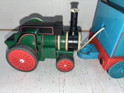 Trenino giocattolo Thomas The Tank Engine Tomy 2004 rimorchio Trevor Pull String N Go - Foto 3 di 7